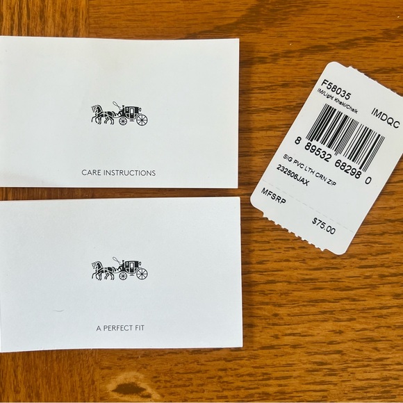 COACH Wristlet - Picture 4 of 4